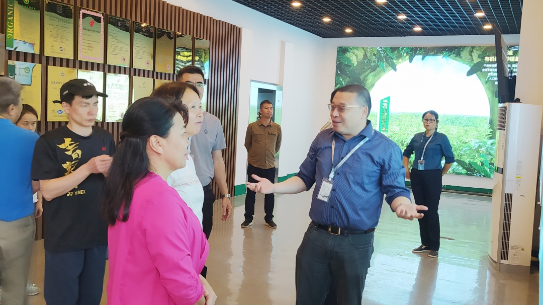 广东省佛山市人大考察团莅临万宁溪地阳光调研诺丽产业